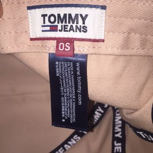 Tommy Hilfiger pink hat